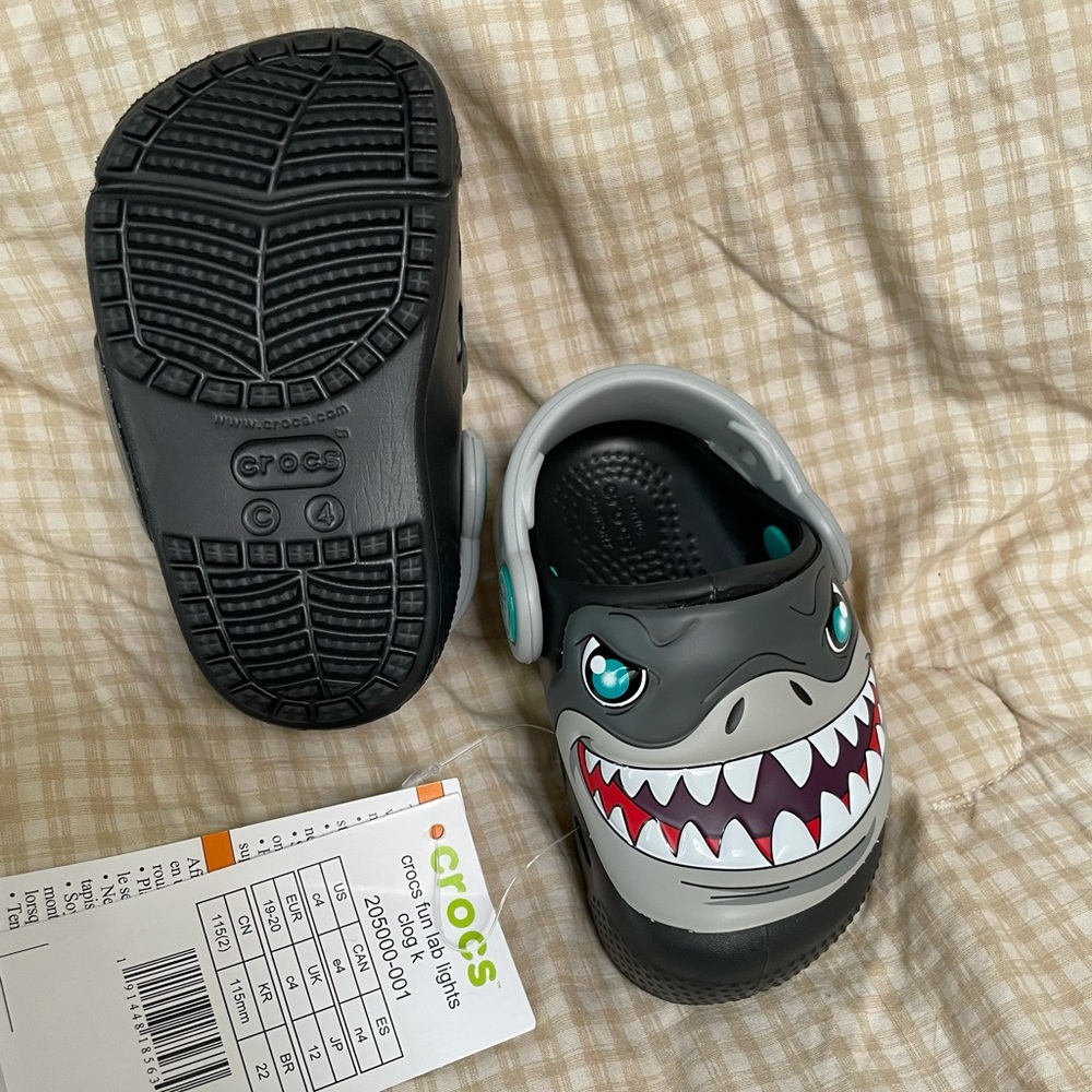 Shark crocs - Picture 2 of 2